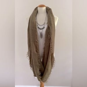 🍁Olive in color Infinity Old Navy Scarf EUC🍂